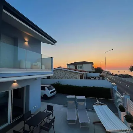 Casa Fonte Mare Per Gruppi Holiday home Marina di Montemarciano